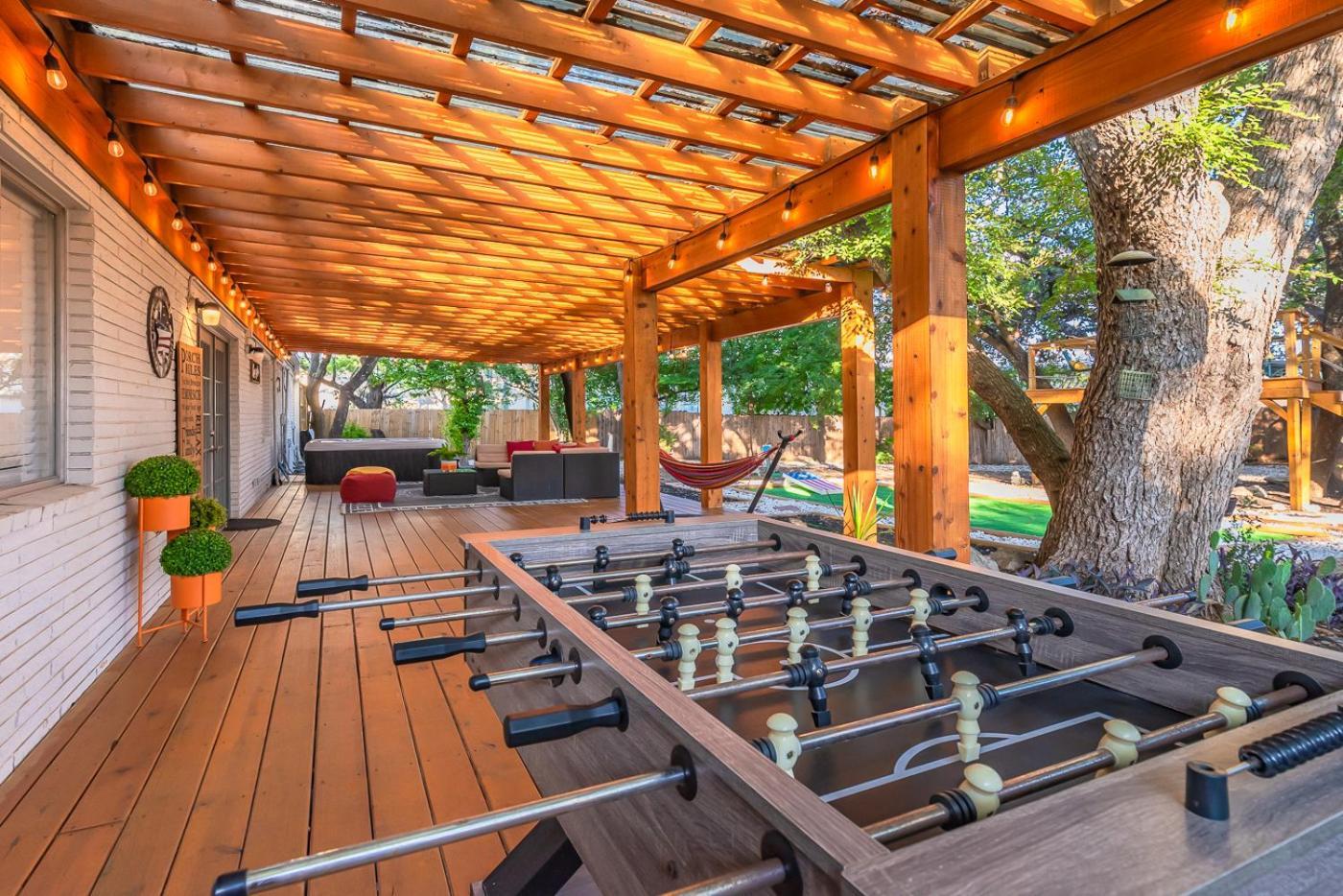 Luxurious Home With Hot Tub & Tree Deck By 6Flags 샌안토니오 외부 사진