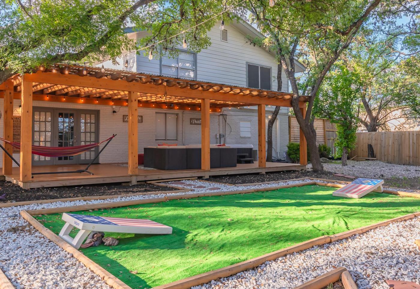 Luxurious Home With Hot Tub & Tree Deck By 6Flags 샌안토니오 외부 사진
