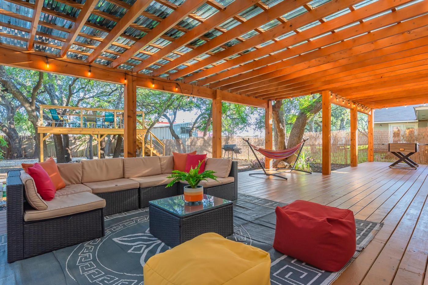 Luxurious Home With Hot Tub & Tree Deck By 6Flags 샌안토니오 외부 사진
