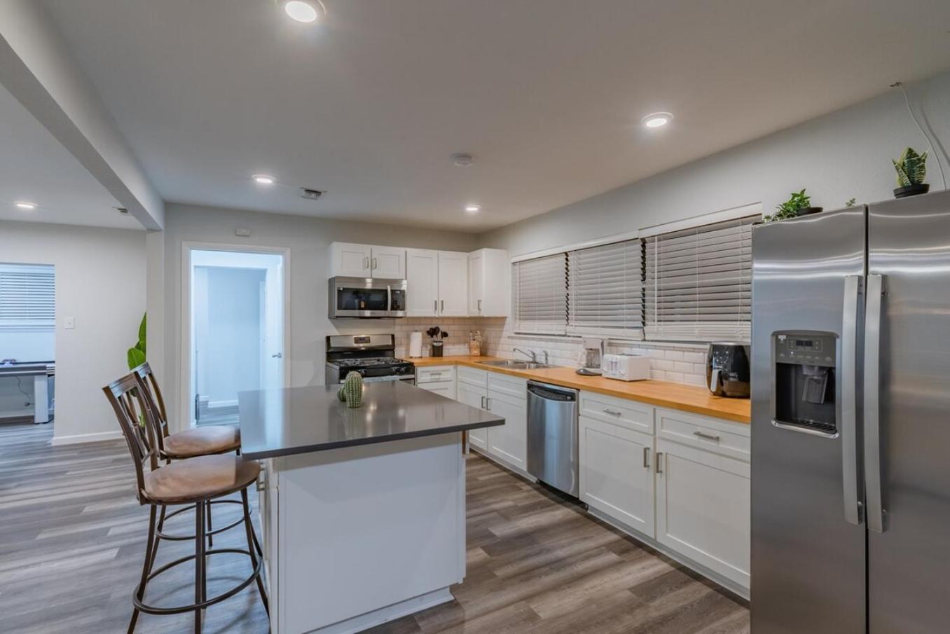Luxurious Home With Hot Tub & Tree Deck By 6Flags 샌안토니오 외부 사진