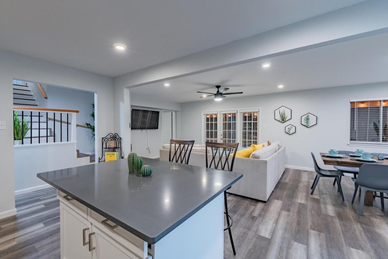 Luxurious Home With Hot Tub & Tree Deck By 6Flags 샌안토니오 외부 사진