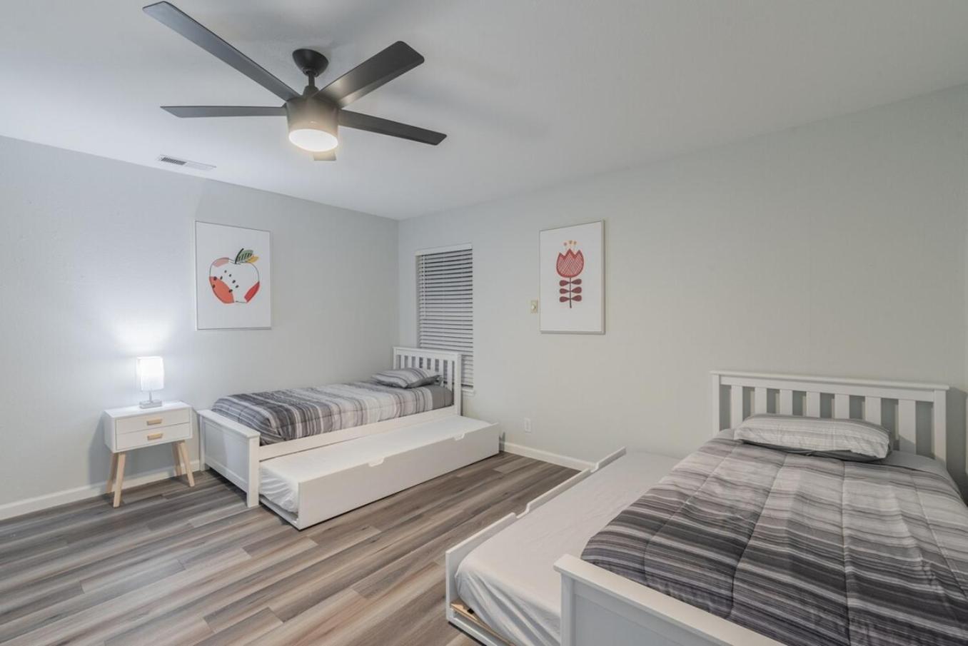 Luxurious Home With Hot Tub & Tree Deck By 6Flags 샌안토니오 외부 사진