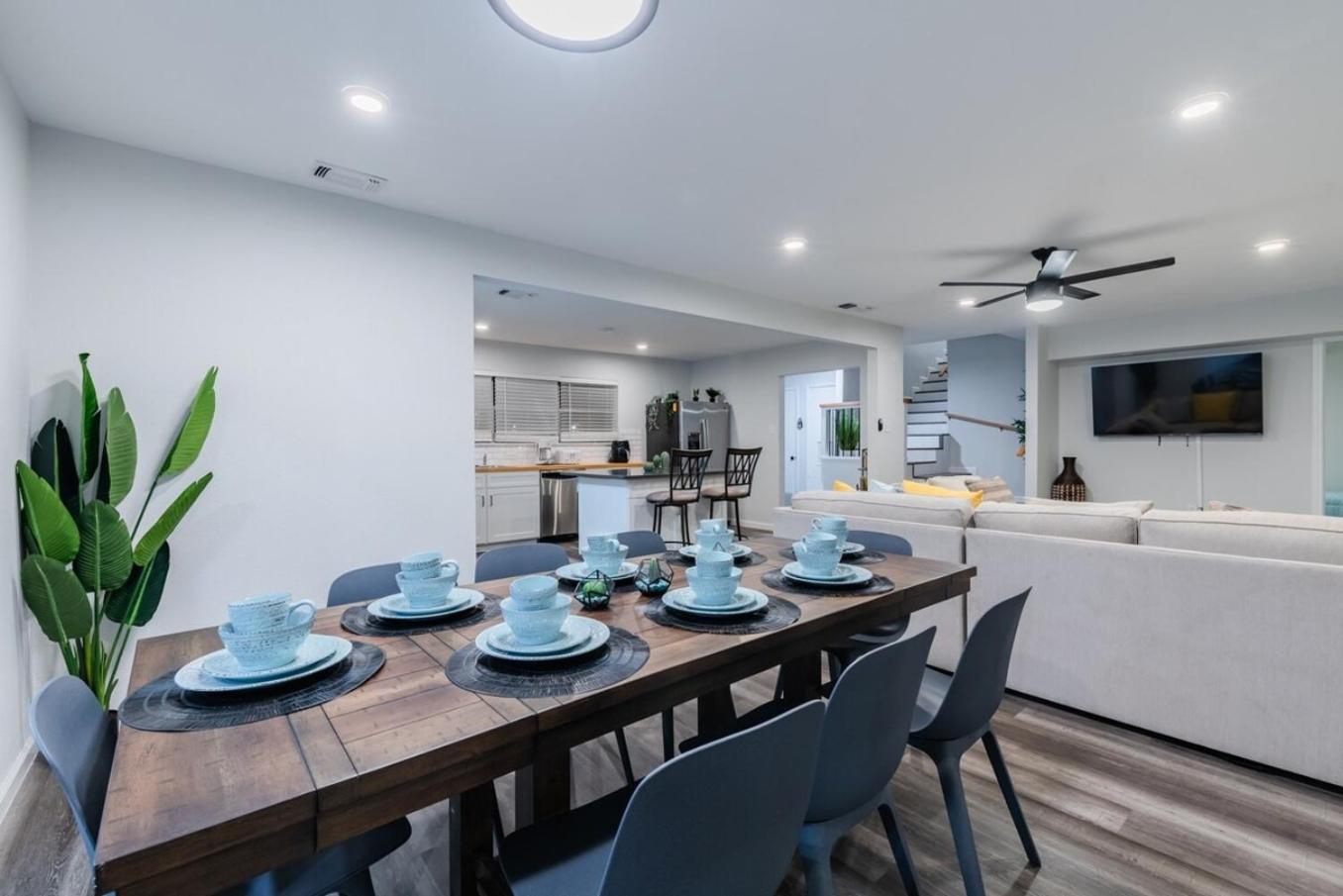 Luxurious Home With Hot Tub & Tree Deck By 6Flags 샌안토니오 외부 사진