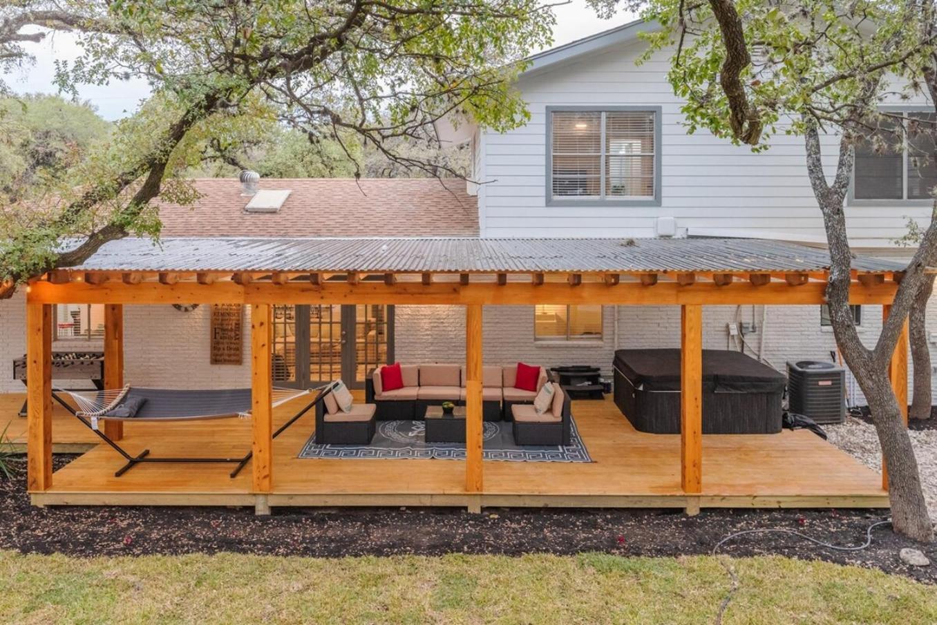Luxurious Home With Hot Tub & Tree Deck By 6Flags 샌안토니오 외부 사진